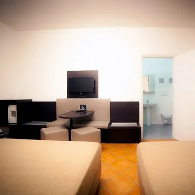 New Generation Hostel Chic Sempione Milán 0*,
