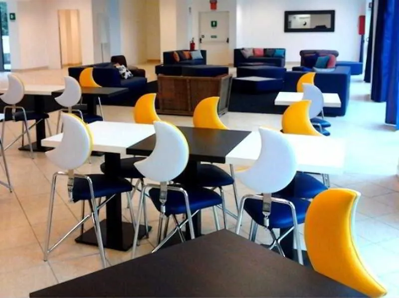 New Generation Hostel Chic Sempione Milán 0*,